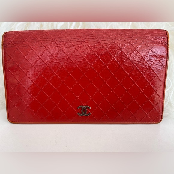 CHANEL Handbags - CHANEL Diamond Stitch Leather Wallet